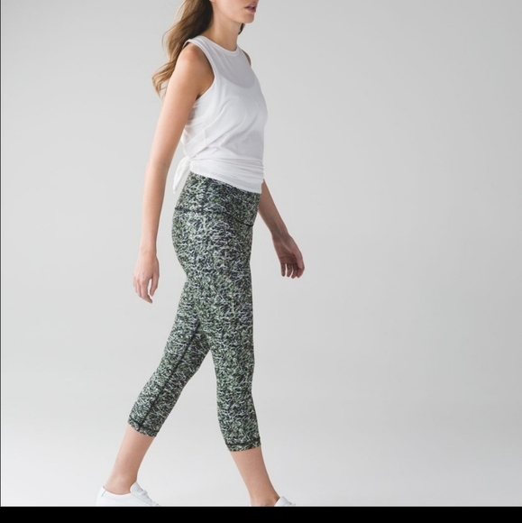 Lululemon Wunder Under Crop Full-On Luxtreme Mini Ripple Desert Olive - Picture 1 of 10